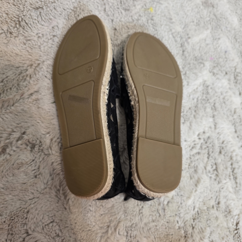 BCBG Navy Floral Espadrille Flats 7.5 - Picture 6 of 8